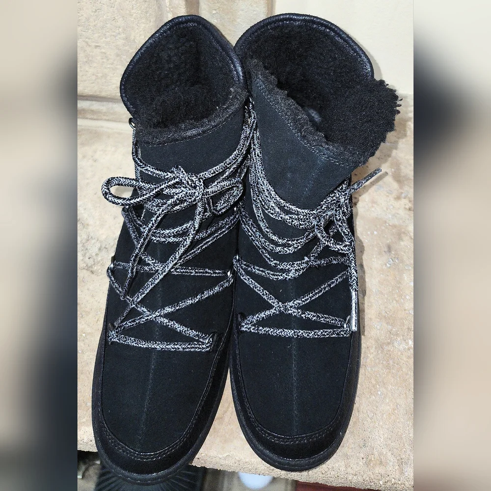 NWOB Skechers Plus 3 Trois Suede Lace-up Bootie Size 9